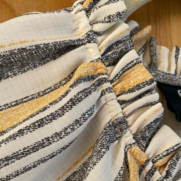 Bobeau Blouse With Chalky Stripe Print with gathered accent at neck and sleeves - Picture 2 of 4